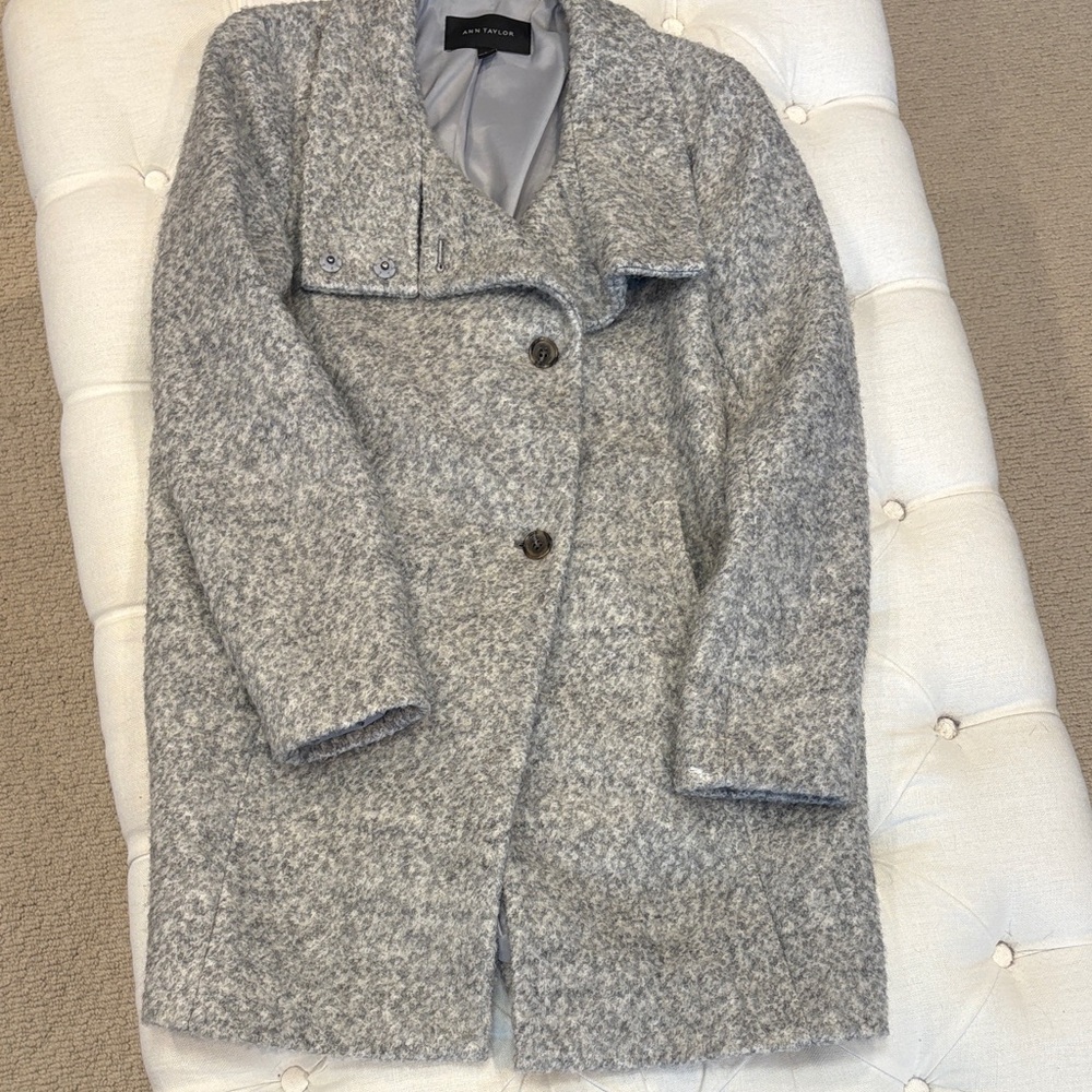 Anne Taylor Gray boucle coat